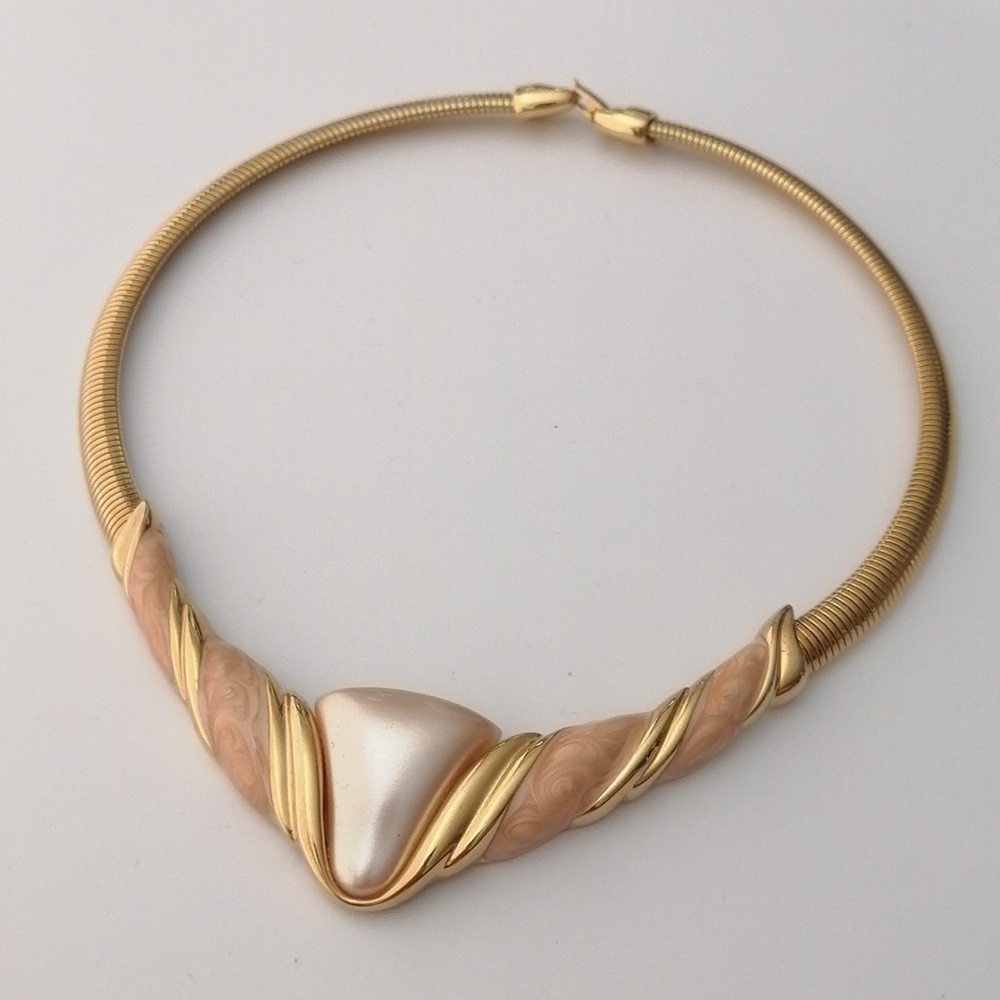 Vintage Napier Necklace  Goldplated Omega Chain Pearlized Peach Enamel Collar - Picture 3 of 10